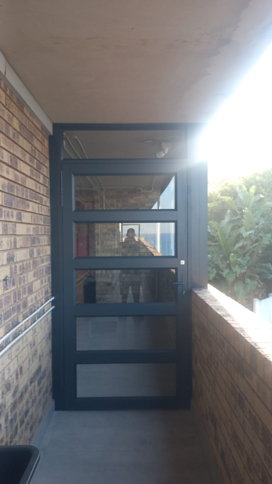 Aluminium door with glass panels fitted in Kloof